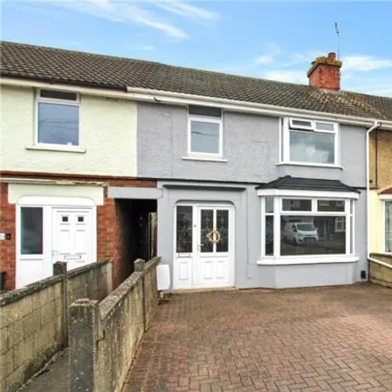 Buy this 3 bed townhouse on Copse Avenue in Swindon, SN1 2PX