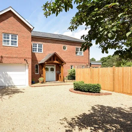 Rent this 6 bed house on Northcroft Close in Englefield Green, TW20 0DY