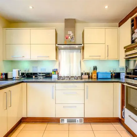 Rent this 2 bed apartment on Chilbolton Avenue in Winchester, SO22 5GW