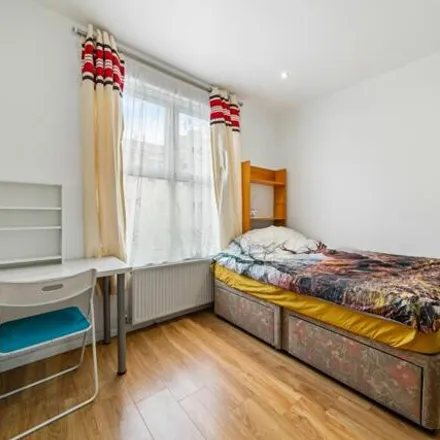 Image 7 - Montague Road, London, London, N15 - House for rent