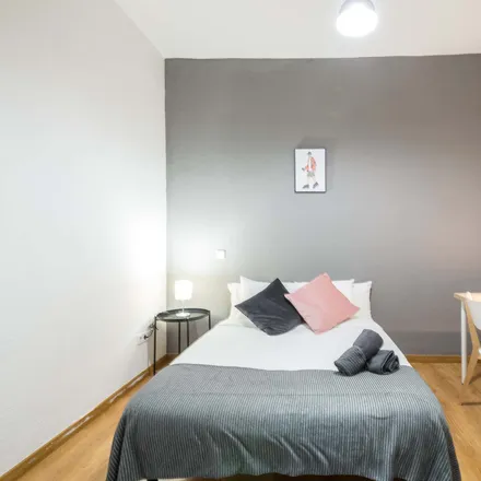 Rent this 7 bed room on Calle de Mesonero Romanos in 4, 28013 Madrid