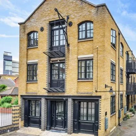 Buy this 1 bed apartment on Flag House in 33 Maltings Place, London