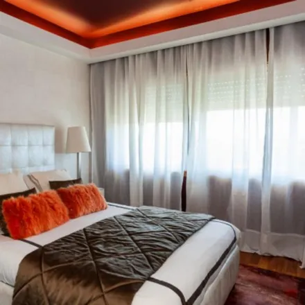 Rent this 4 bed apartment on Centro Comercial Newark in Rua de Alfredo Cunha, 4450-023 Matosinhos
