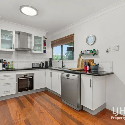 Image 3 - Olearia Street East, Everton Hills QLD 4053, Australia - Apartment for rent