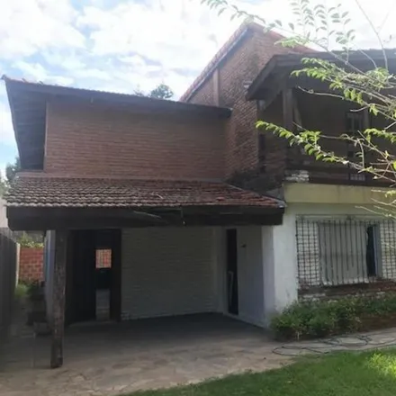 Buy this studio house on Ituzaingó e Yrigoyen in Ituizangó, Villa Morra
