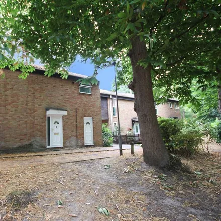Rent this 3 bed house on Earlswood in Easthampstead, RG12 7LB