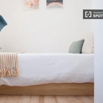 Rent this 5 bed room on Madrid in Calle del Marqués de Viana, 49
