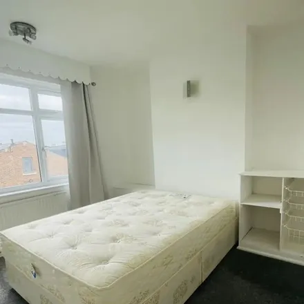 Rent this 4 bed apartment on Topsham Road in London, SW17 7TL