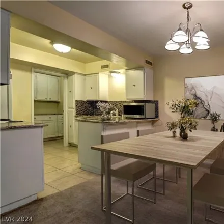 Image 3 - Las Vegas Country Club, LVCC Loop, Winchester, NV 89169, USA - Condo for sale