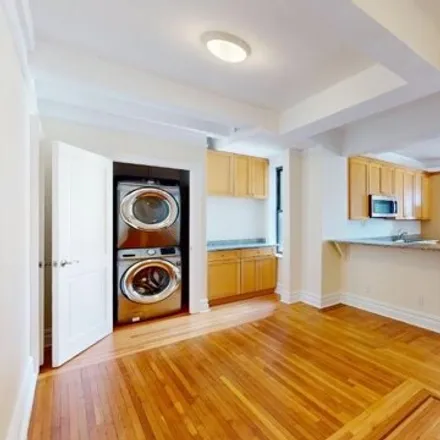 Rent this 5 bed apartment on 115 East 92nd Street in New York, NY 10128