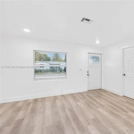 Image 5 - 216 Northeast 160th Street, North Miami Beach, FL 33162, USA - House for rent