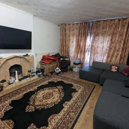 Image 3 - Garrick Drive, London, NW4 1HJ, United Kingdom - Apartment for rent