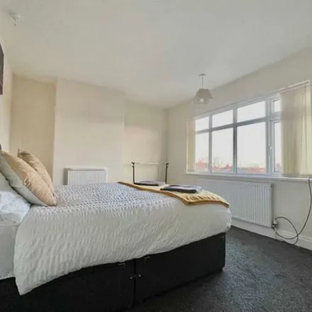Image 8 - Easterly Crescent, Leeds, LS8 2SG, United Kingdom - Duplex for rent