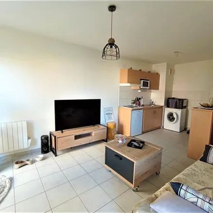 Rent this 3 bed apartment on Rue du Manoir in 72000 Le Mans, France