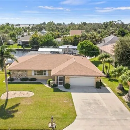 Image 1 - 4218 Harbour Lane, Waterway Estates, Lee County, FL 33903, USA - House for sale