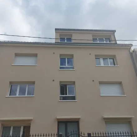 Rent this 3 bed apartment on 18 Rue de la Pêcherie in 91170 Viry-Châtillon, France