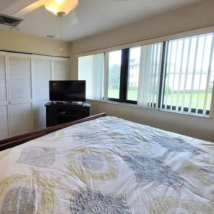 Rent this 2 bed apartment on Fort Pierce