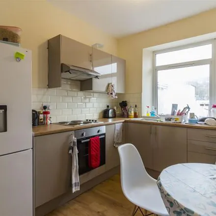 Image 2 - A4058, Y Graig, CF37 4SP, United Kingdom - Townhouse for rent