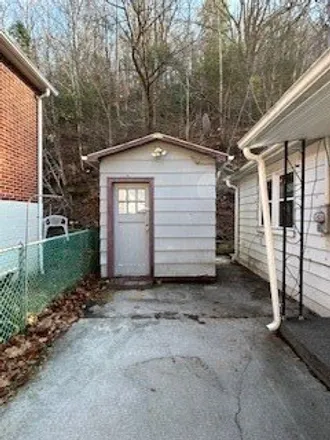Image 3 - 384 Stewart Street, Welch, WV 24801, USA - House for sale