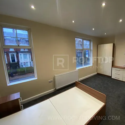 Image 9 - Cardigan Road St Michaels Lane, Cardigan Road, Leeds, LS6 3AF, United Kingdom - House for rent