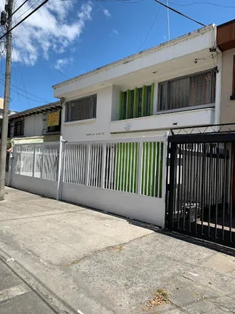 Rent this 4 bed house on Calle 102A in Suba, 111121 Bogota