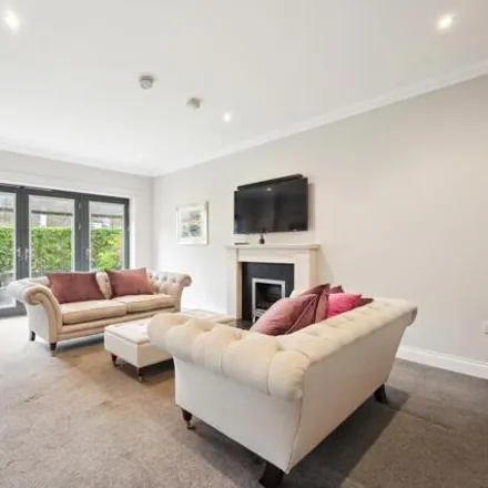 Image 3 - Whittingehame Drive, Glasgow, G12 0YJ, United Kingdom - Apartment for sale