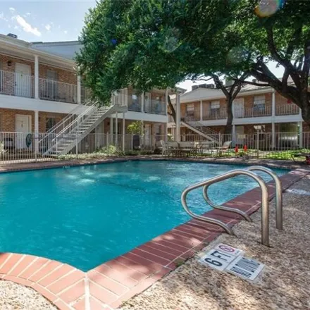 Image 1 - 1240 Barton Hills Drive, Austin, TX 78704, USA - Condo for sale