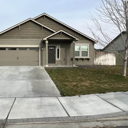 Rent this 3 bed house on 6891 Three Rivers Drive in Pasco, WA 99301