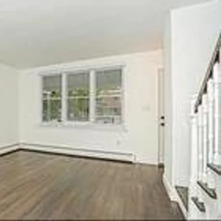 Image 5 - 2778 Miles Avenue, New York, NY 10465, USA - Townhouse for sale