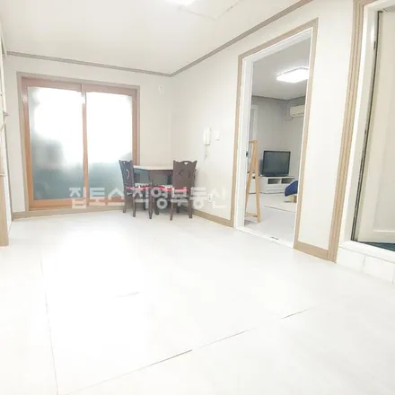 Rent this 2 bed apartment on 서울특별시 강남구 논현동 186-5