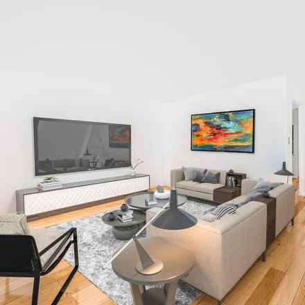 Image 4 - 2311 Demeyer Street, New York, NY 10469, USA - House for sale