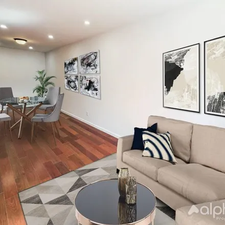 Rent this 3 bed townhouse on Brooklyn Bridge in Old Fulton Street, New York