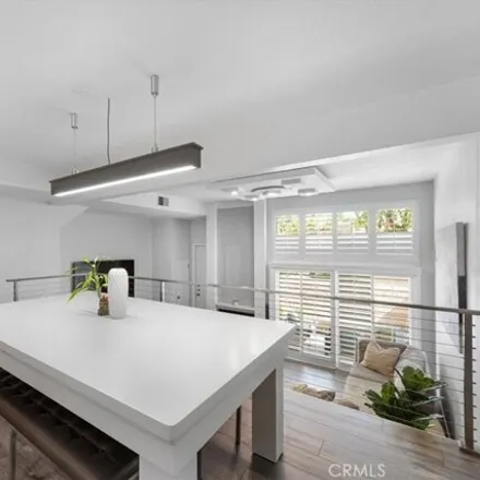Image 5 - 22225 Erwin Street, Los Angeles, CA 91367, USA - House for sale