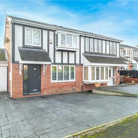 Buy this 3 bed duplex on Redstone Close in Redditch, B98 9AE