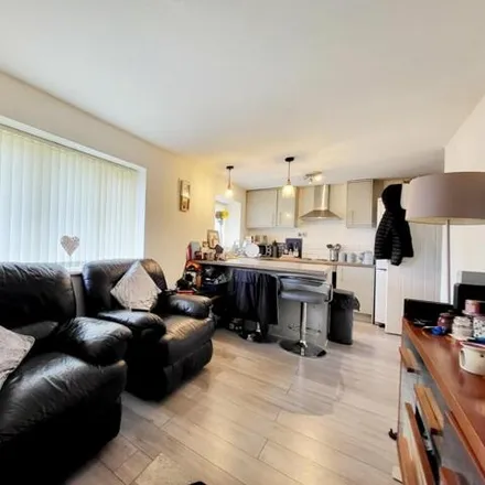 Image 2 - St Annes Road, Denton, M34 3BP, United Kingdom - Apartment for rent