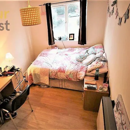 Rent this 6 bed apartment on Back Norwood Terrace in Leeds, LS6 1EB