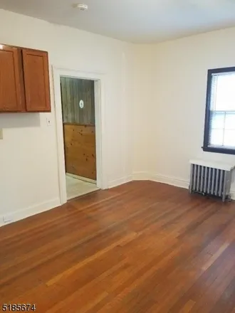 Image 3 - 27 Maple Street, Bloomfield, NJ 07003, USA - Townhouse for rent