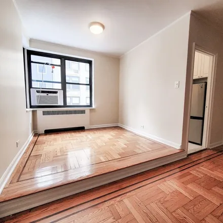 Image 3 - 130 East 24th Street, New York, NY 10010, USA - Apartment for rent