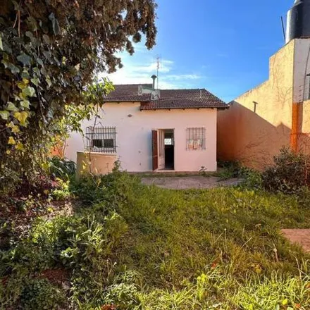 Buy this 2 bed house on Santiago de Liniers in Partido de Lomas de Zamora, Temperley