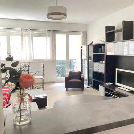 Rent this 3 bed apartment on 6 Rue des Pâtures in 75016 Paris, France