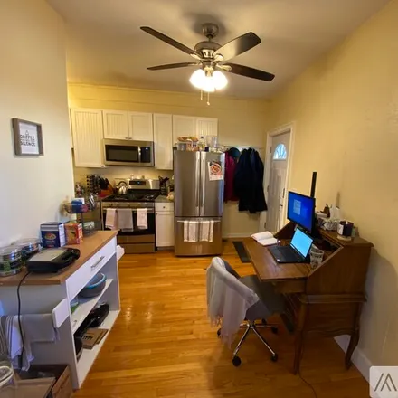 Rent this studio apartment on 39 Cross St