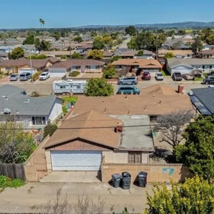 Image 8 - 886 West Nectarine Avenue, Lompoc, CA 93436, USA - House for sale