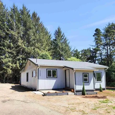 Buy this 3 bed house on 1828 West Jefferson Street in Del Norte County, CA 95531