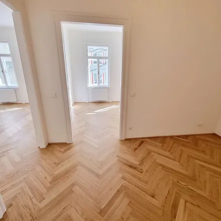 Rent this 5 bed apartment on Mail Boxes Etc. - Versand in Verpackung, Grafik & Druck