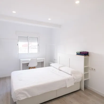 Rent this 3 bed room on Avinguda del Cid in 8, 46018 Valencia