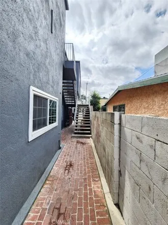 Buy this 1studio house on 5851 Cherry Avenue in Long Beach, CA 90805