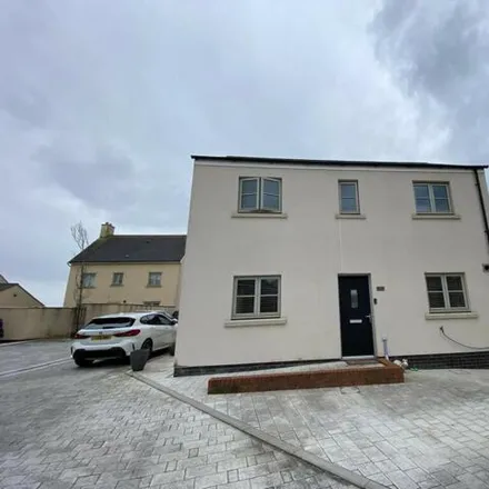 Buy this 3 bed house on Lle Crymlyn in Coed Darcy, SA10 6FZ