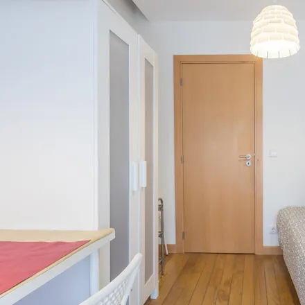 Rent this 5 bed room on Faia in Travessa Doutor Barros 361, 4200-162 Matosinhos