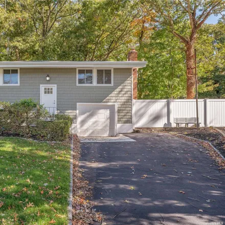 Rent this 4 bed house on 7 Deer Lane in East Setauket, Brookhaven