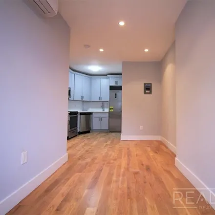 Image 7 - 489 Tompkins Avenue, New York, NY 11216, USA - House for rent